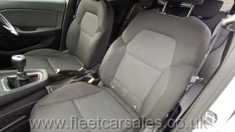 Renault Clio Iconic Diesel (5)